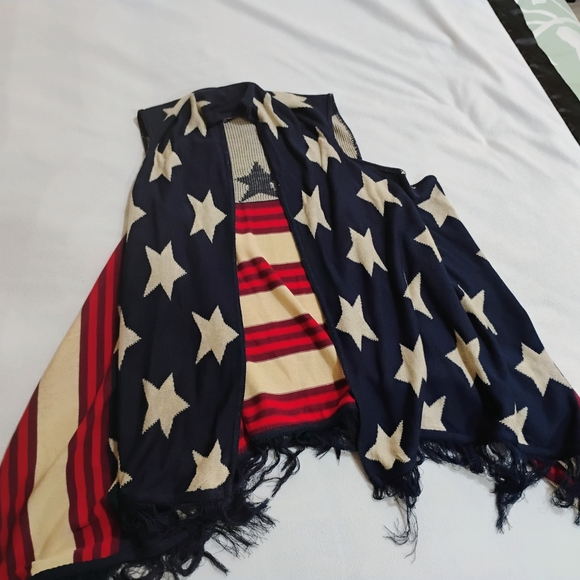 Navy and Red Star Women's Sleeveless Cardigan - Picture 2 of 8